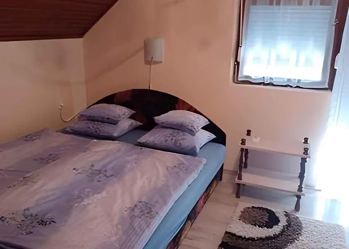 Nyaraló 12